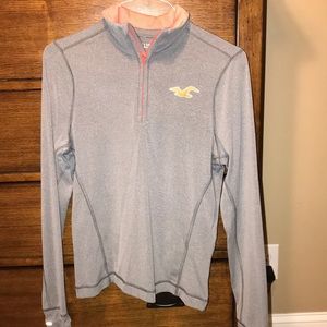 Hollister Pullover size: small